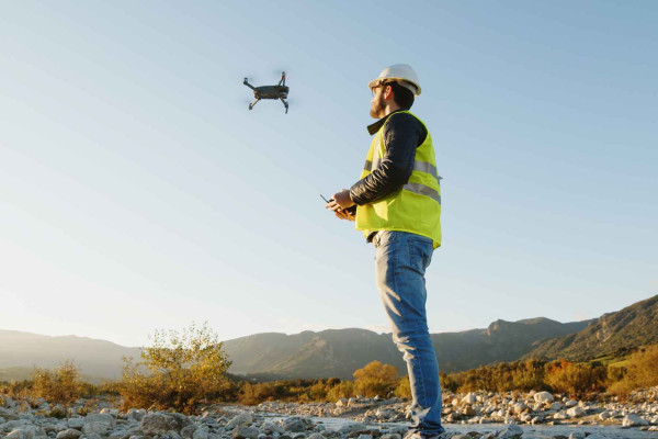 Inspección industrial con drones · Topógrafos Servicios Topográficos y Geomáticos Oliva